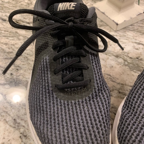 Nike Mesh Athletic Shoes/ gently worn - Picture 5 of 8